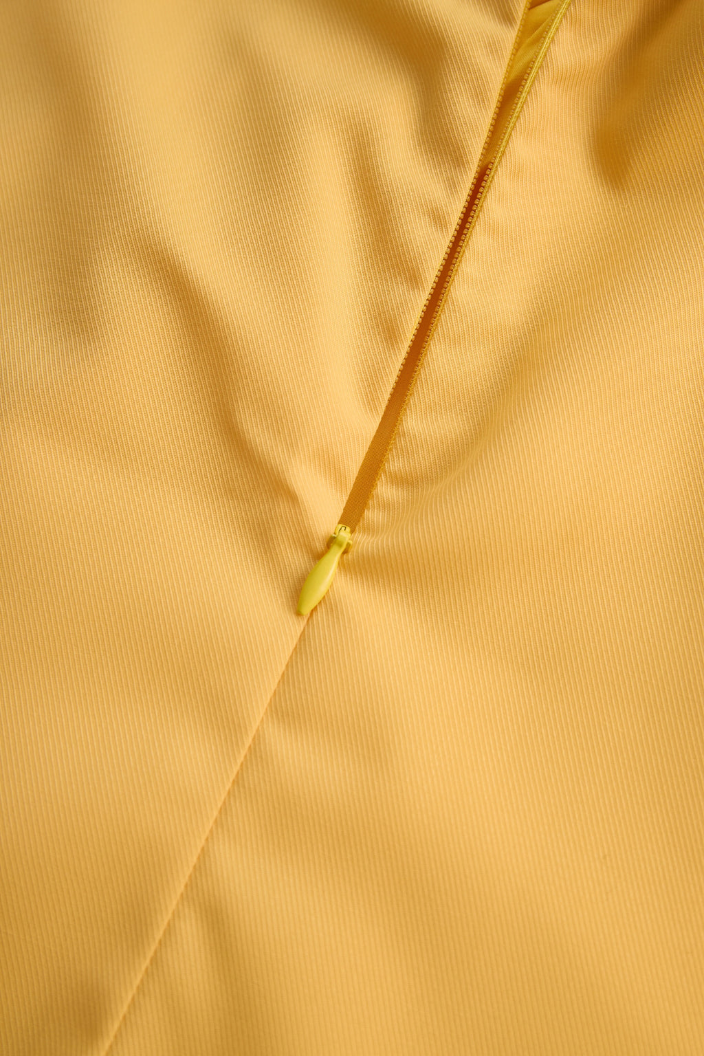 Stylish Sleeveless Halter Blouse with Neck Tie Detail