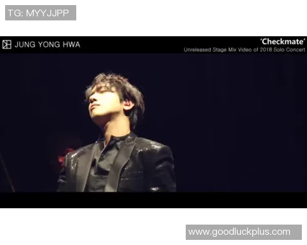 足球明星私生活曝光与模特亲密接触引发舆论风波粉丝心碎不已