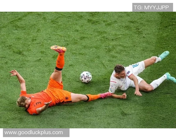 足球明星踢球的技巧与训练方法揭秘让你也能成为场上的焦点 足球明星踢球的技巧与训练方法揭秘让你也能成为场上的焦点