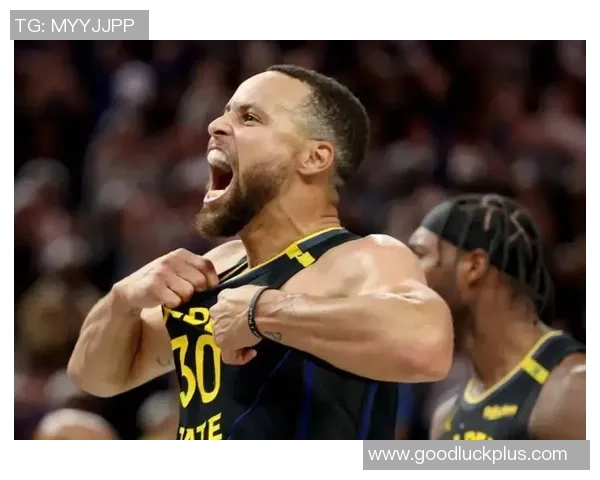 足球明星在比赛中的失控瞬间令人瞩目，情绪波动引发争议与讨论